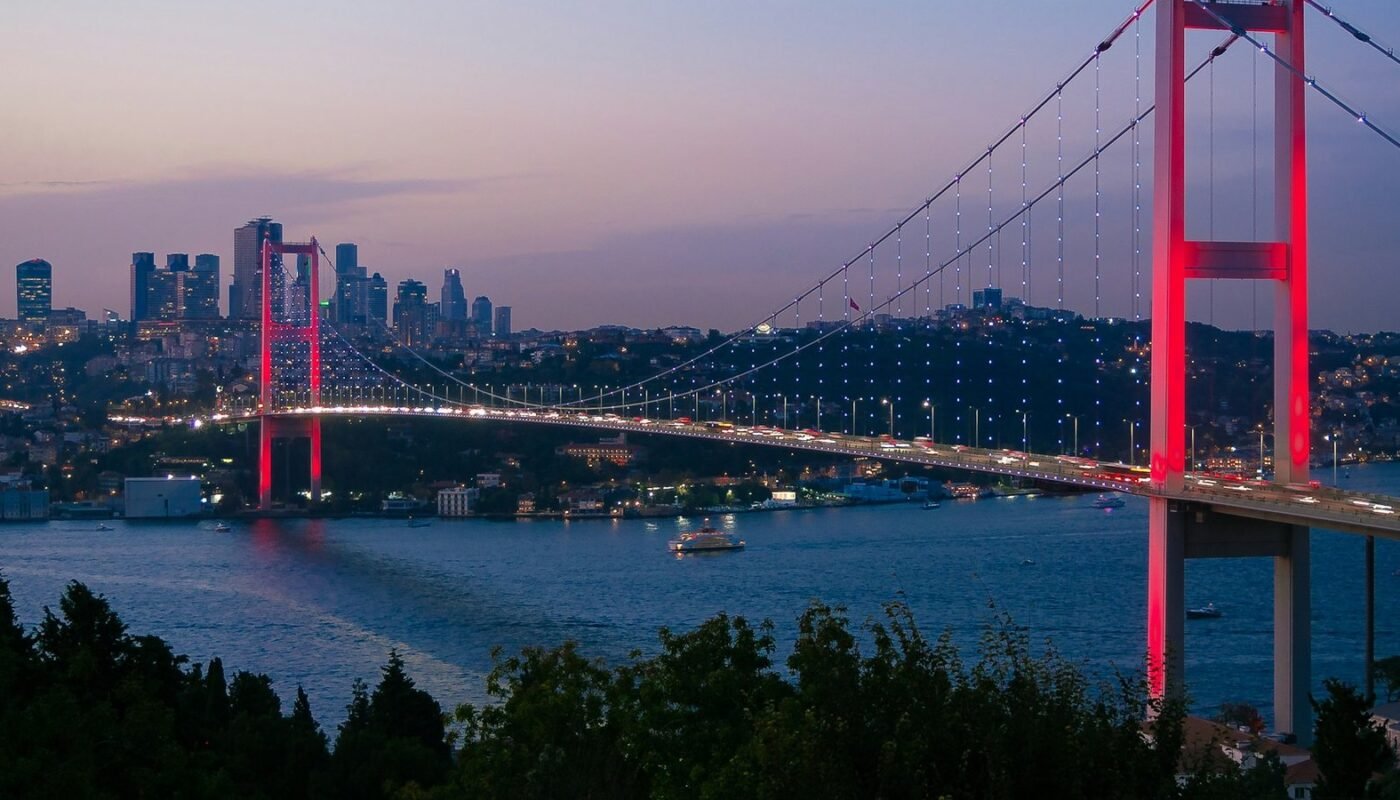 İstanbul trafiğinde uçan Tesla videosu nasıl yapılır