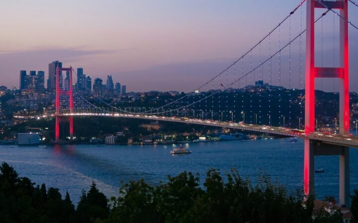 İstanbul trafiğinde uçan Tesla videosu nasıl yapılır